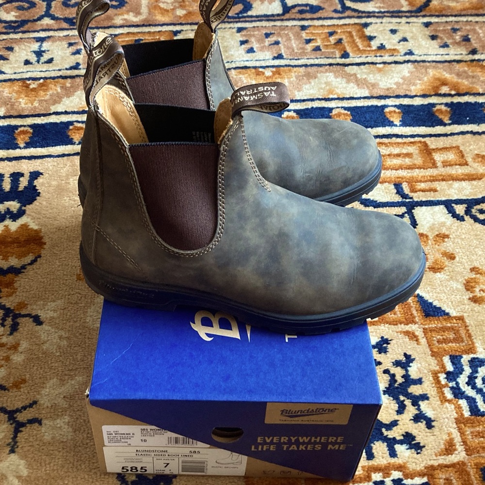 New Blundstone 585 Rustic Brown Women’s size 10